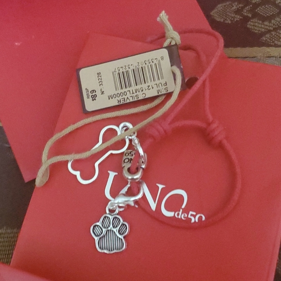 - Unode50 red adjustable charm bracelet plus extra uno charms - Picture 3 of 5